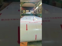 Las placas de acero de color se instalan rápidamente y ayudan a acortar el período de construcción